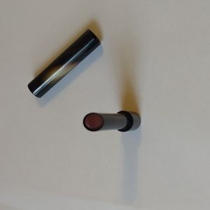 Victoria Beckham Beauty posh lipstick in pose